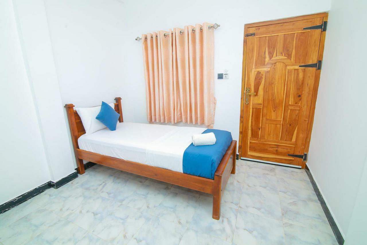 Hotel Sun Blue Uppuveli Exterior photo